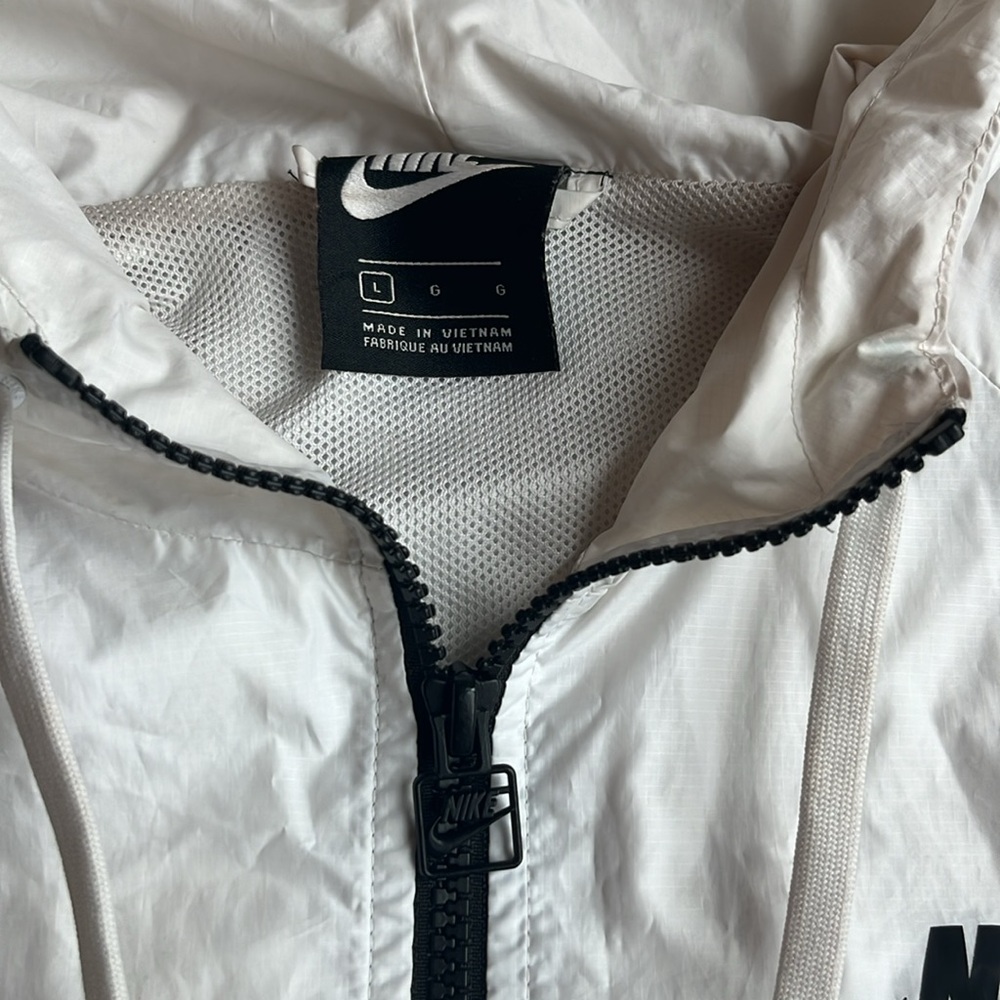Nike‎ Women’s Sportswear Black White Windrunner Jacket Size L CN6910-011